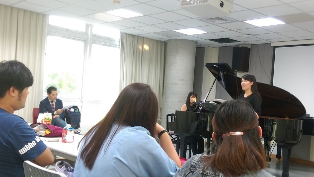 請學生思考歌劇之語言的不同寫作法